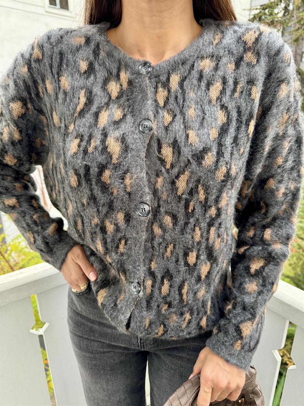 Füme-Hardal Şardonlu Leopar Triko Hırka