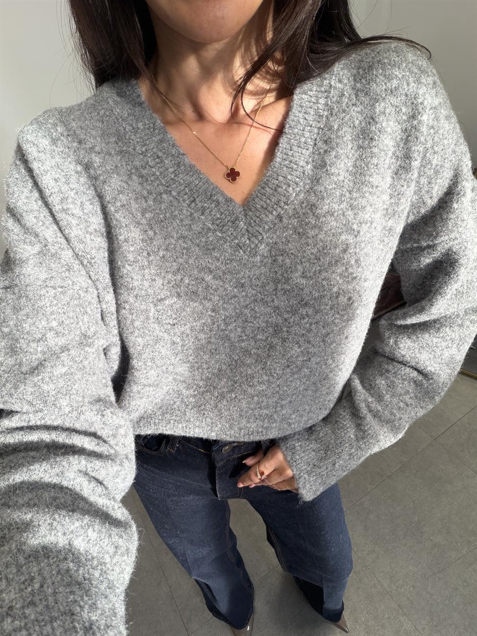 Füme Melanj V Yaka Yumuşak Dokulu Triko Kazak