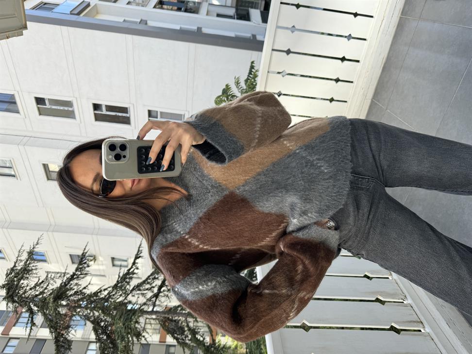 Füme V Yaka Baklava Desen Kazak