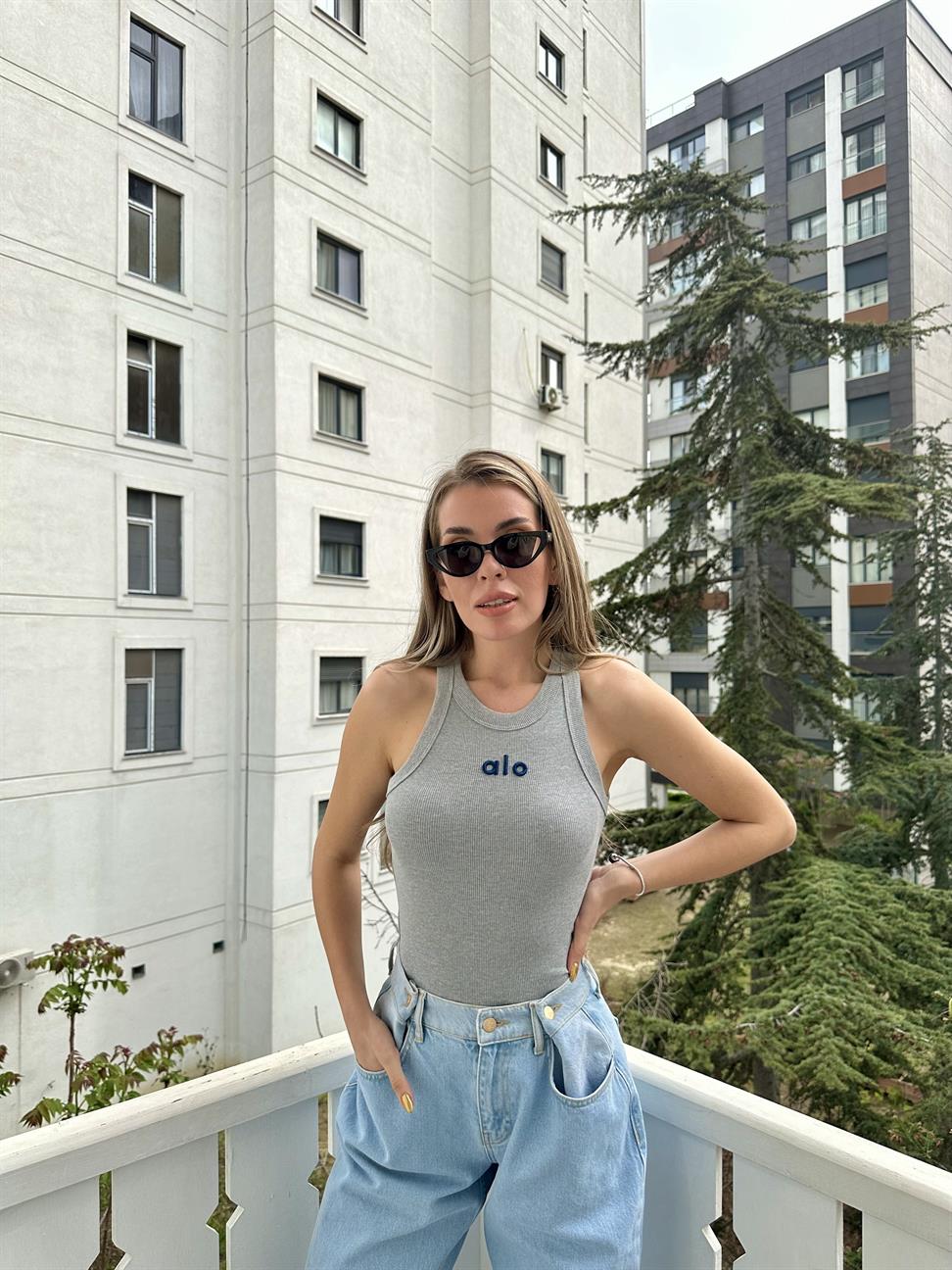 Gri Alo Yüzücü Atlet