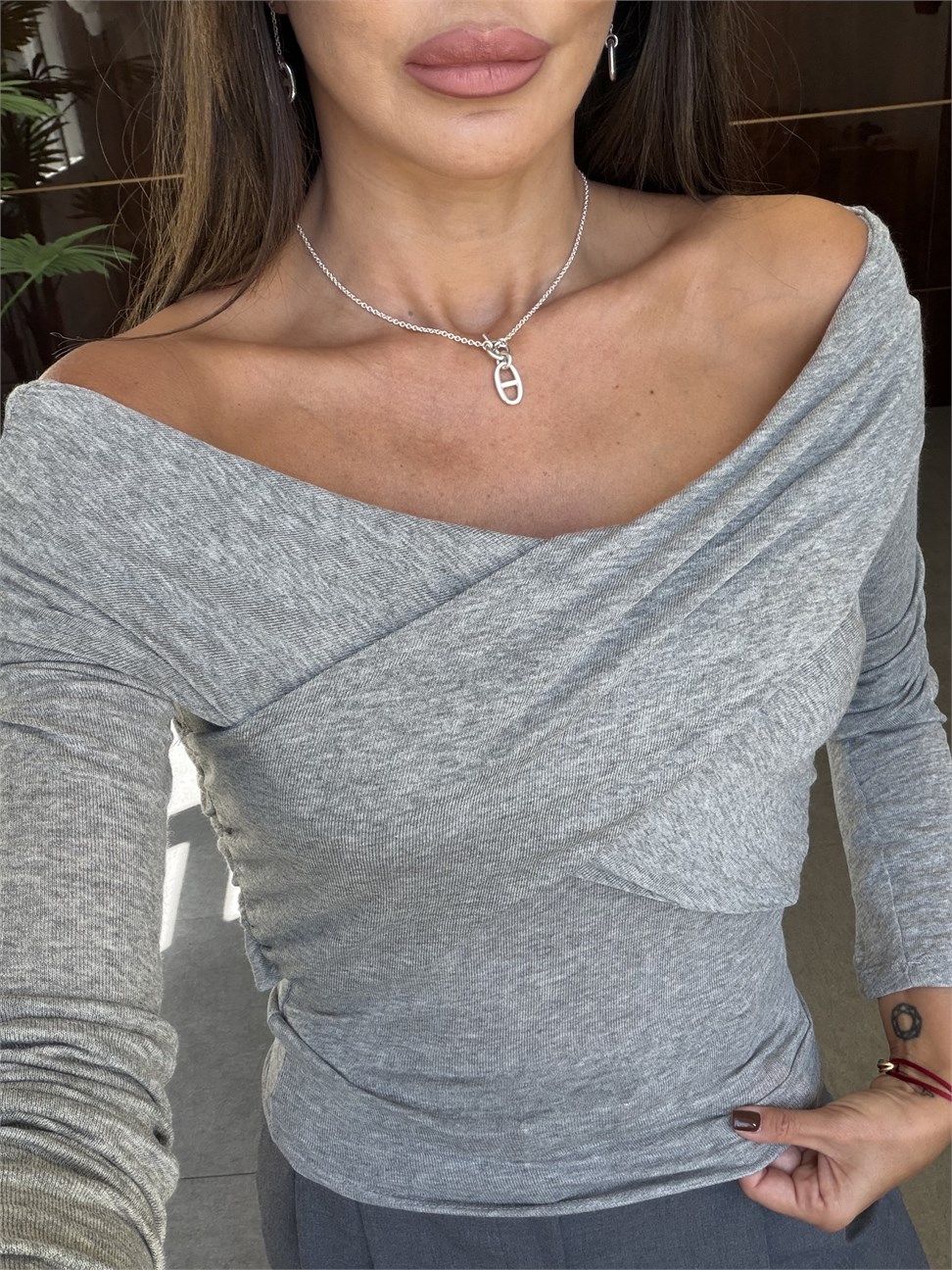 Gri Çapraz Yaka Bluz