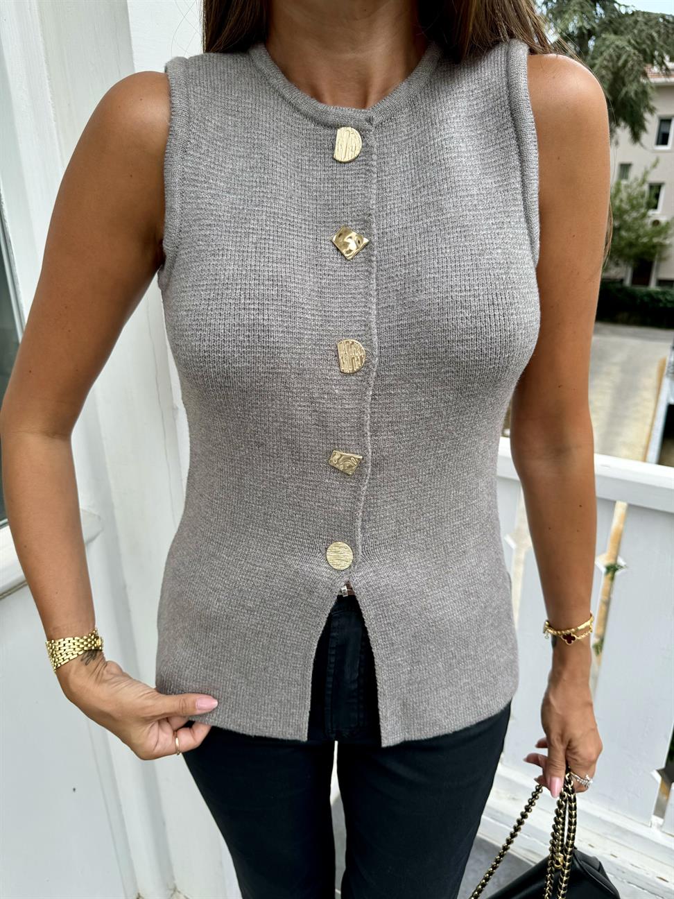 Gri Düğmeli Triko Yelek