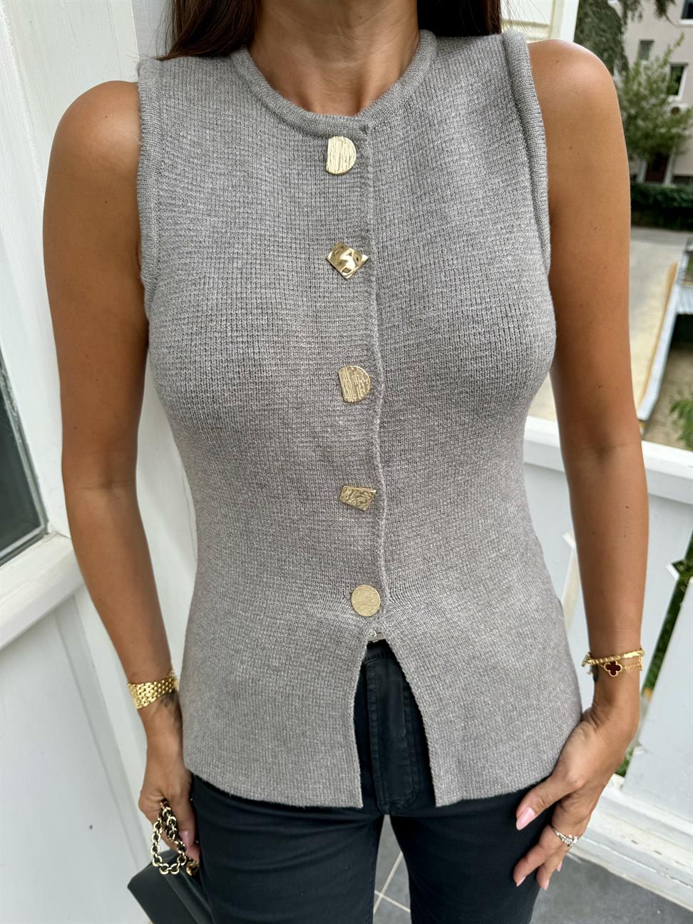 Gri Düğmeli Triko Yelek