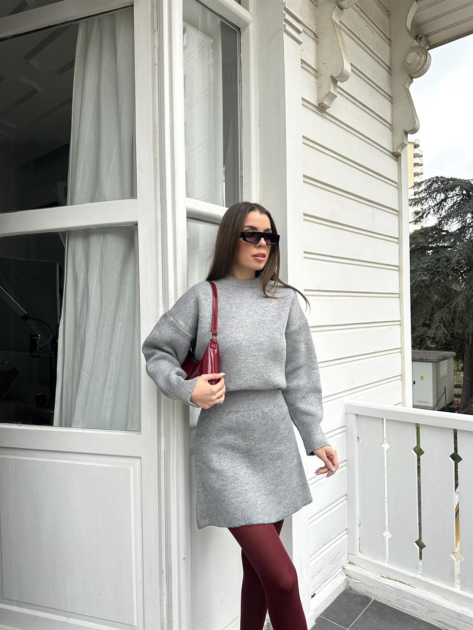 Gri Etekli Triko Takım