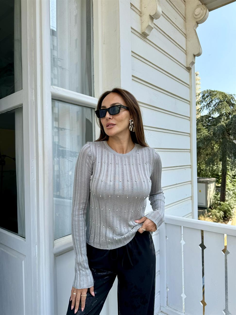 Gri Fitilli Taşlı Kazak