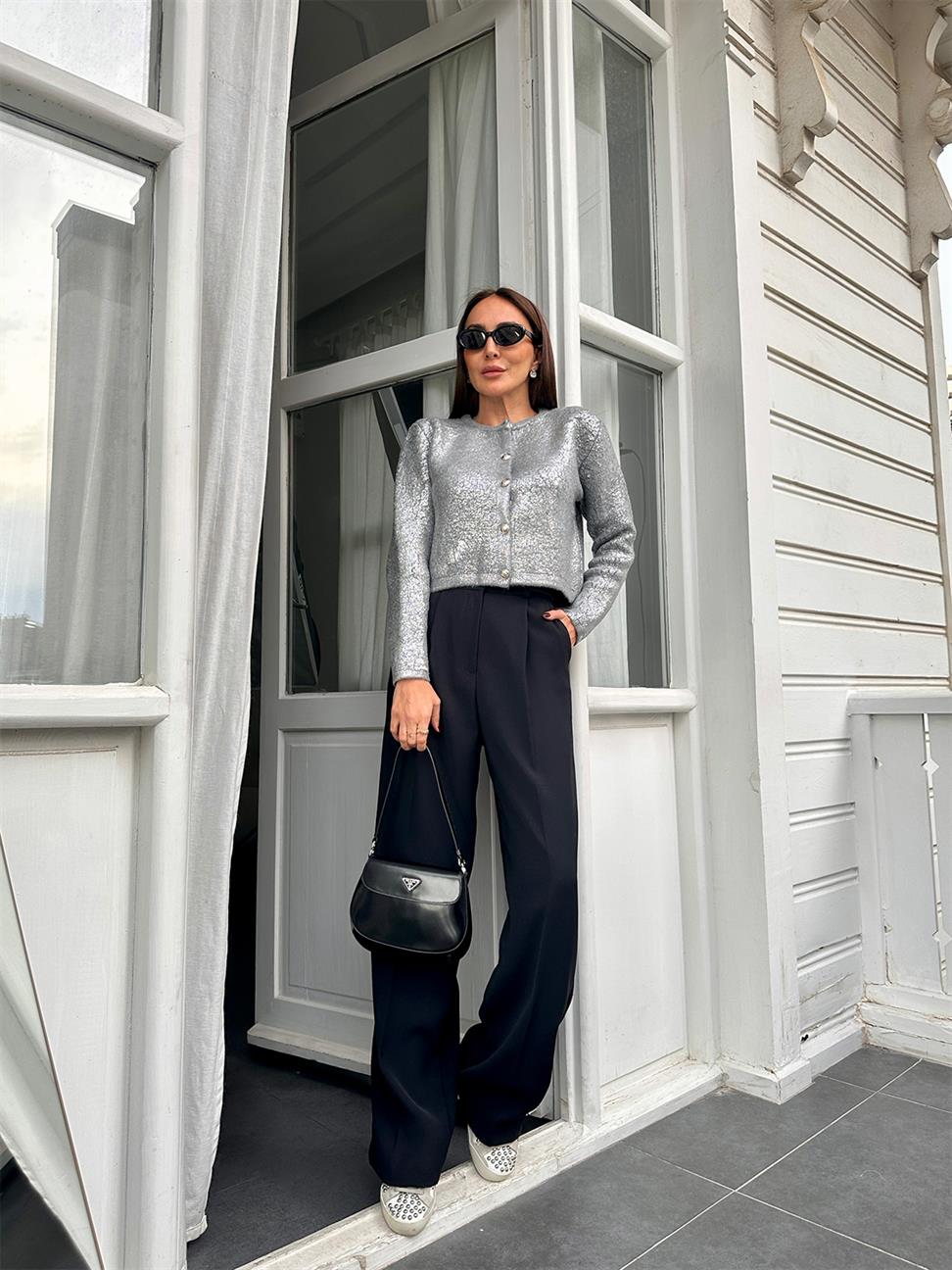 Gri-Gümüş Varaklı Düz Hırka