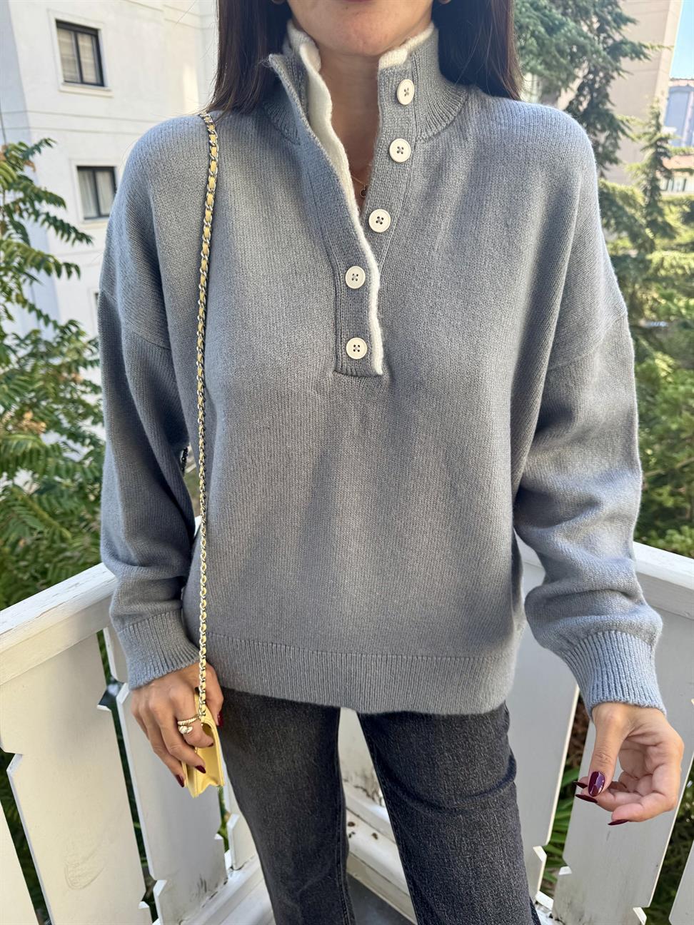 Gri İki Patlı Düğmeli Kazak