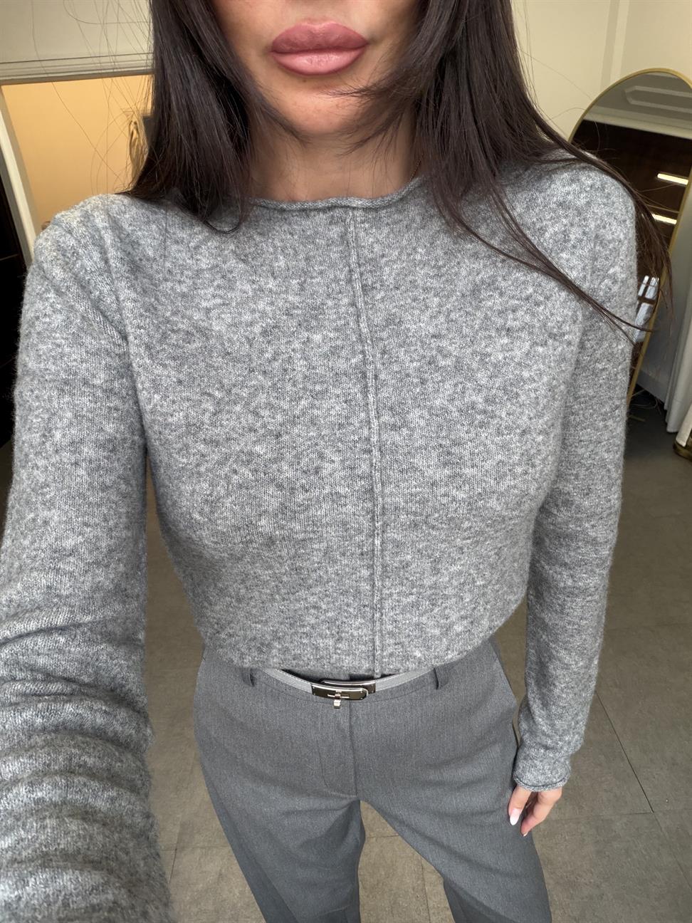 Gri Kayık Yaka Kazak