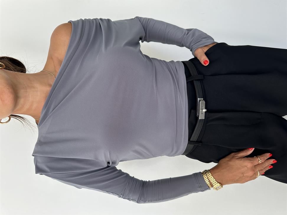 Gri Omzu Pileli Bluz