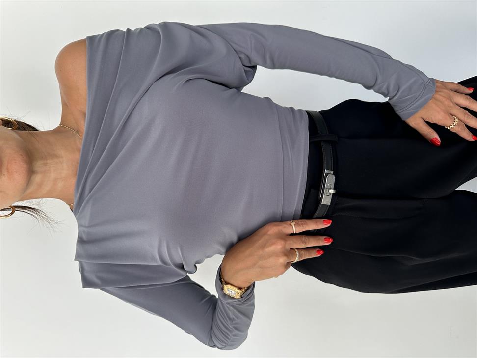 Gri Omzu Pileli Bluz