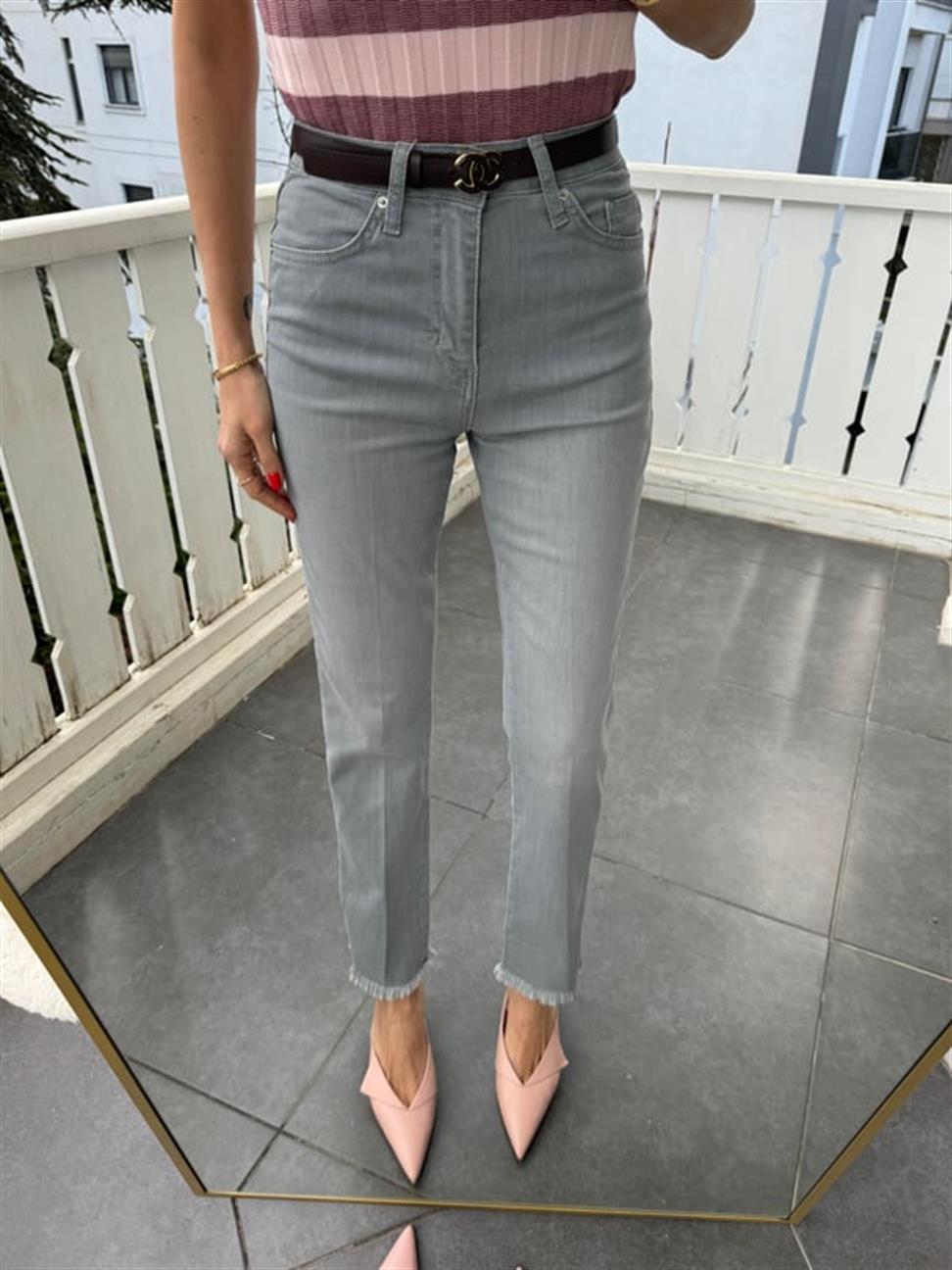 Gri Paçası Püsküllü ve Yırtmaçlı Jean Pantolon