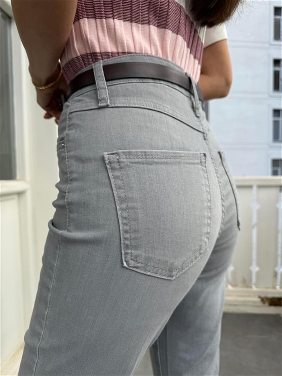 Gri Paçası Püsküllü ve Yırtmaçlı Jean Pantolon