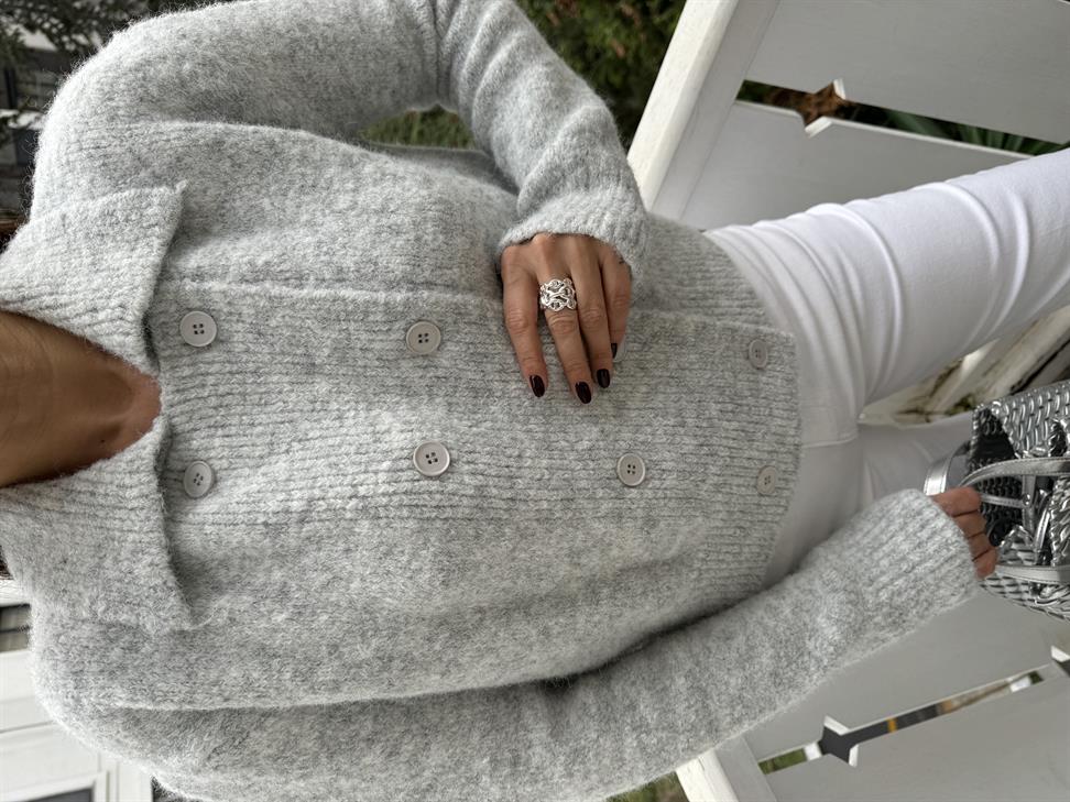 Gri Polo Yaka Düğmeli Yumuşak Triko Hırka