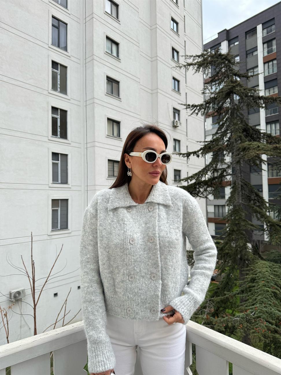 Gri Polo Yaka Düğmeli Yumuşak Triko Hırka