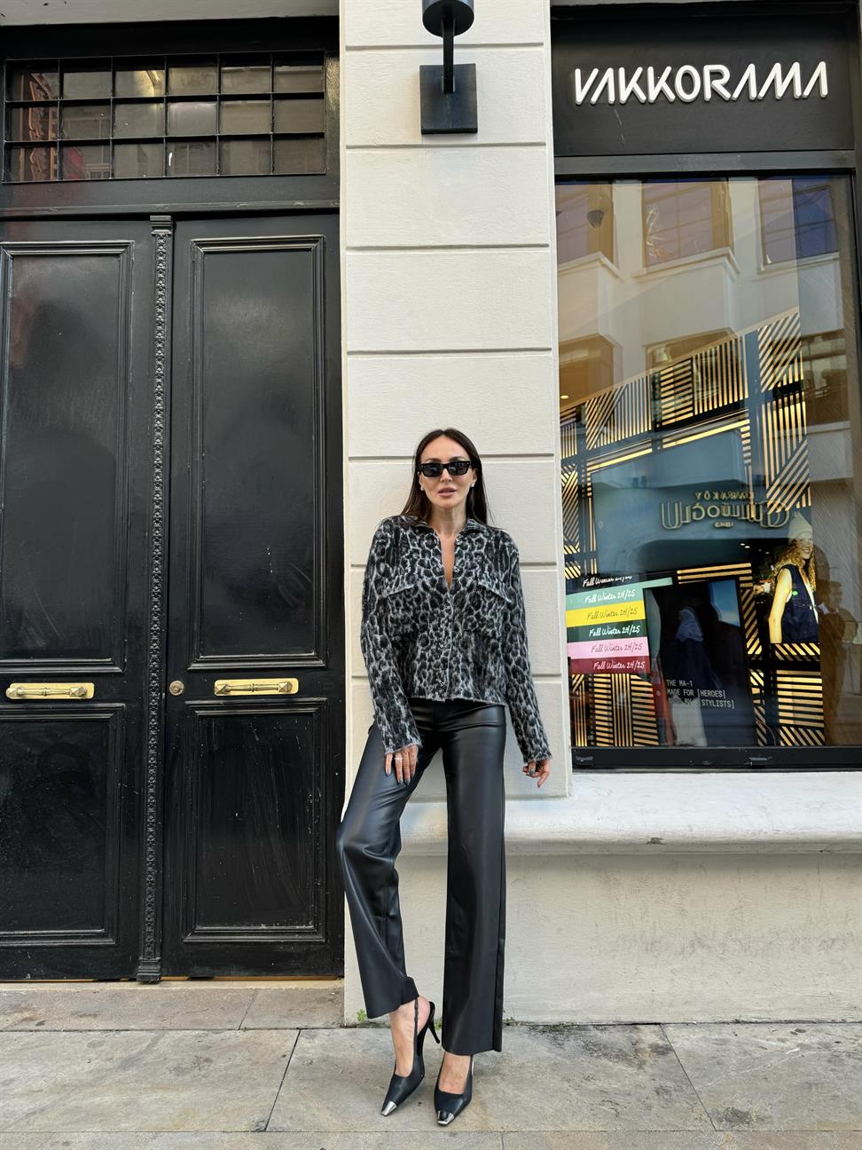 Gri Polo Yaka Leopar Desen Düğmeli Hırka