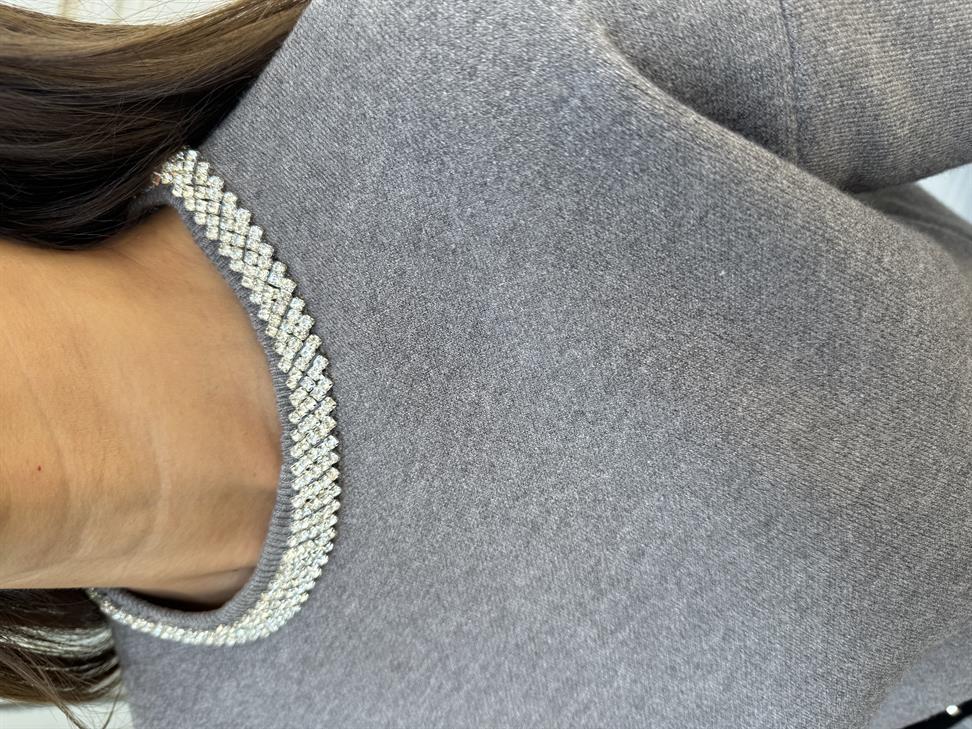 Gri Yaka Taş İşlemeli Yumuşak Doku Triko