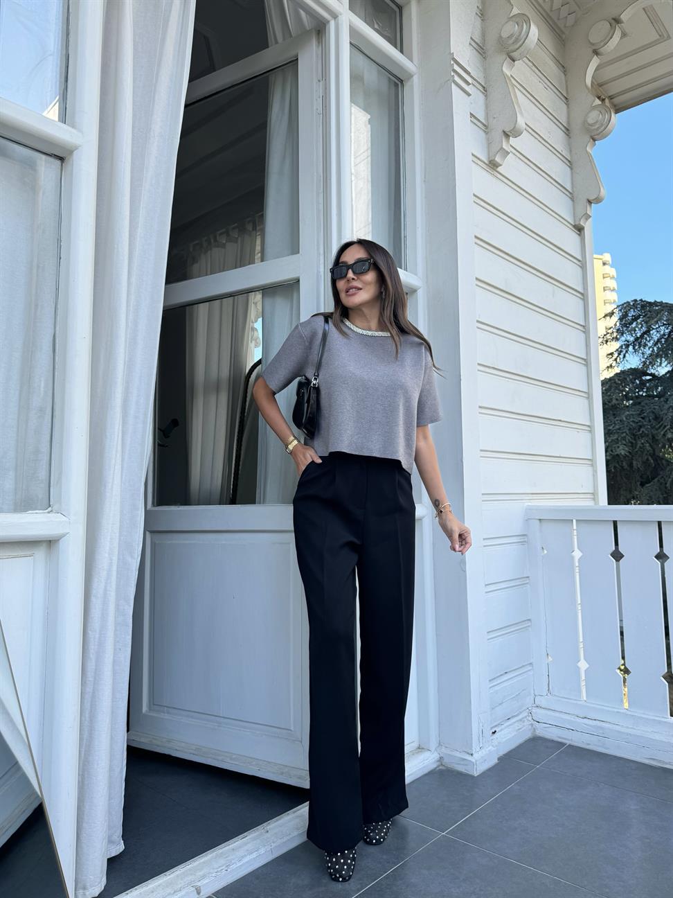 Gri Yaka Taş İşlemeli Yumuşak Doku Triko