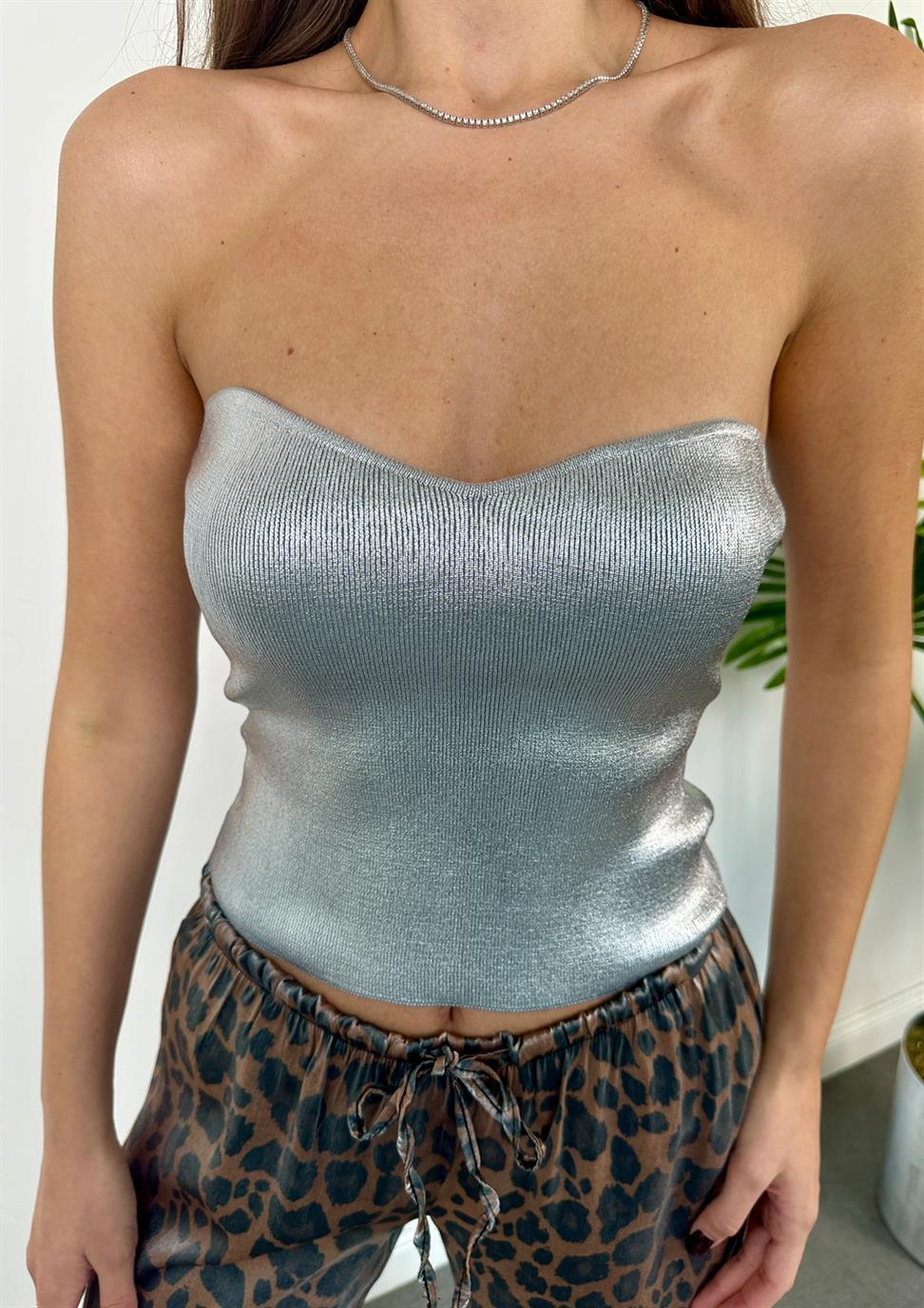 Gümüş Straplez Varak Baskılı Bluz