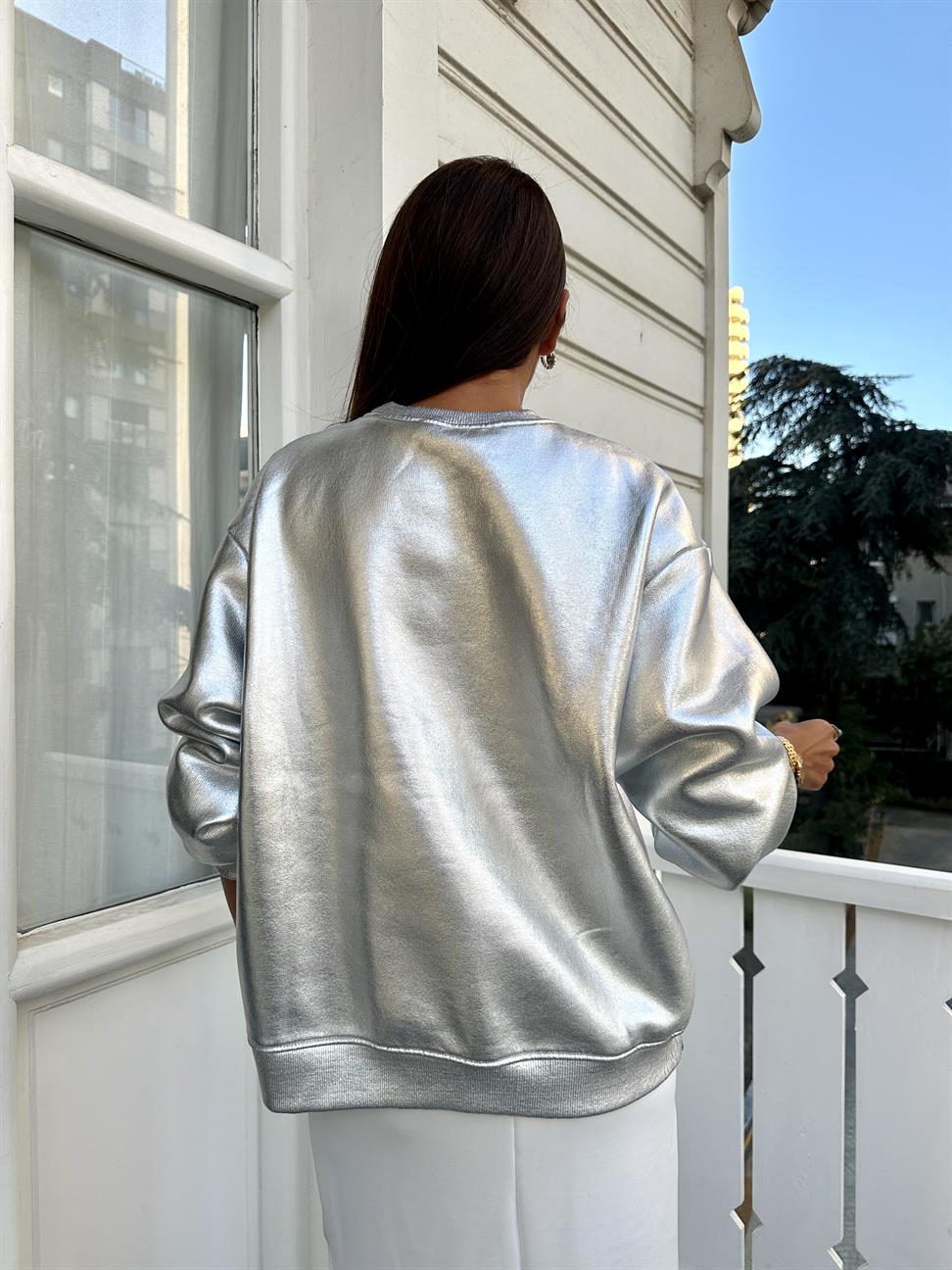 Gümüş Varaklı Bisiklet Yaka Sweatshirt