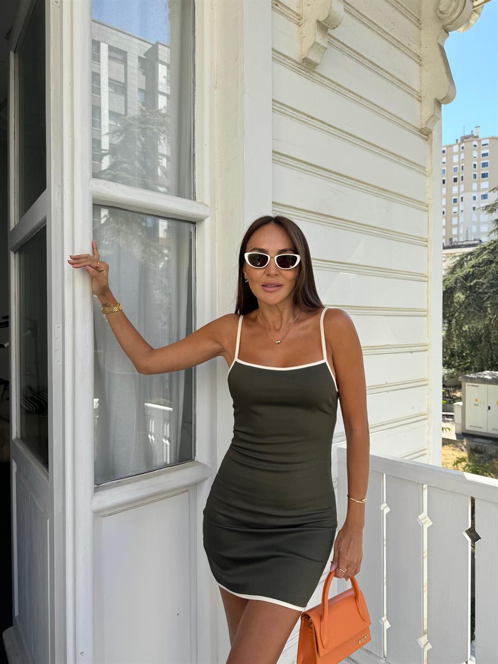 Haki Biyeli Kısa Elbise