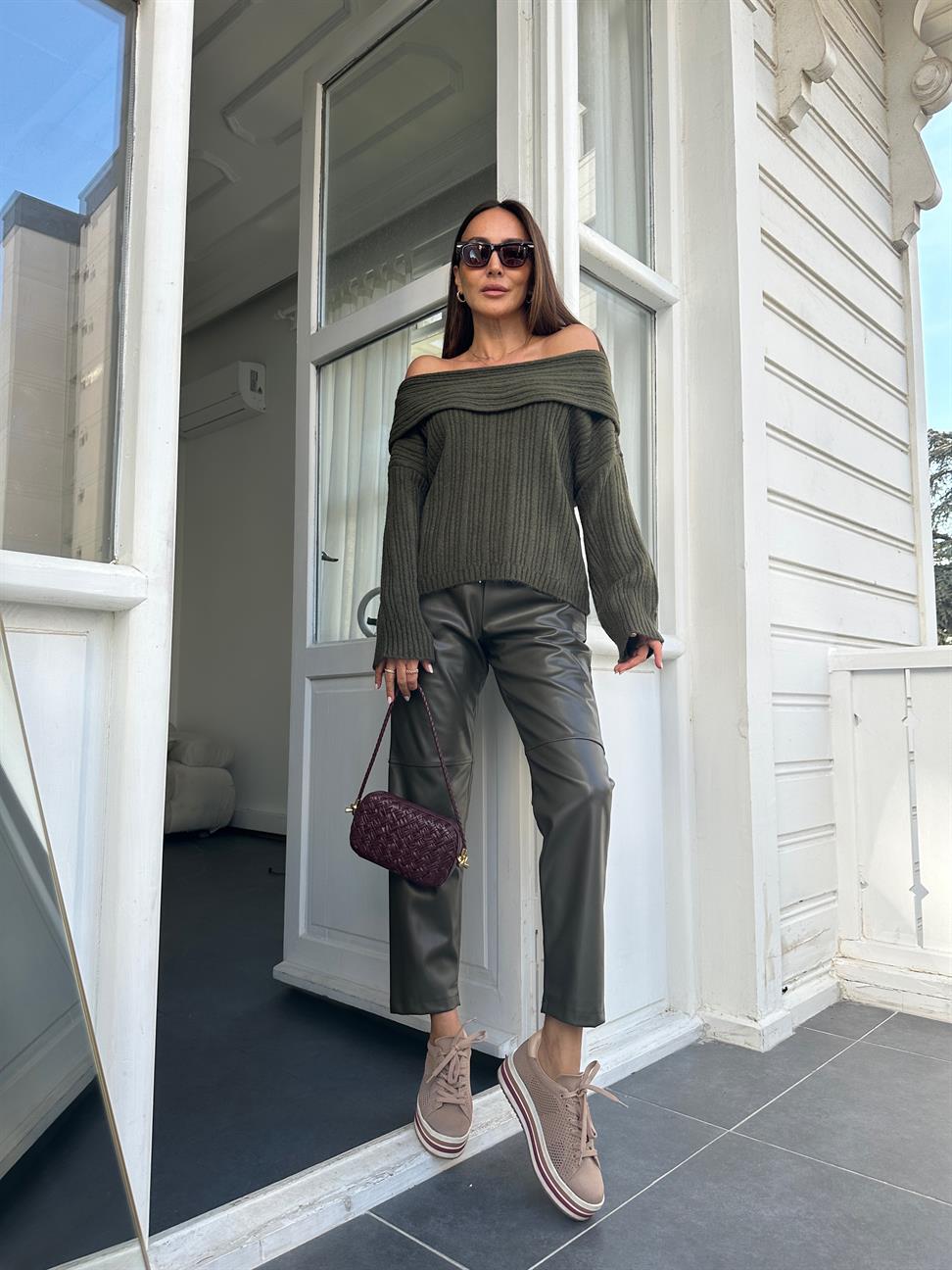 Haki Dizi Dikişli Bağcıklı ve Beli Lastikli Deri Pantolon