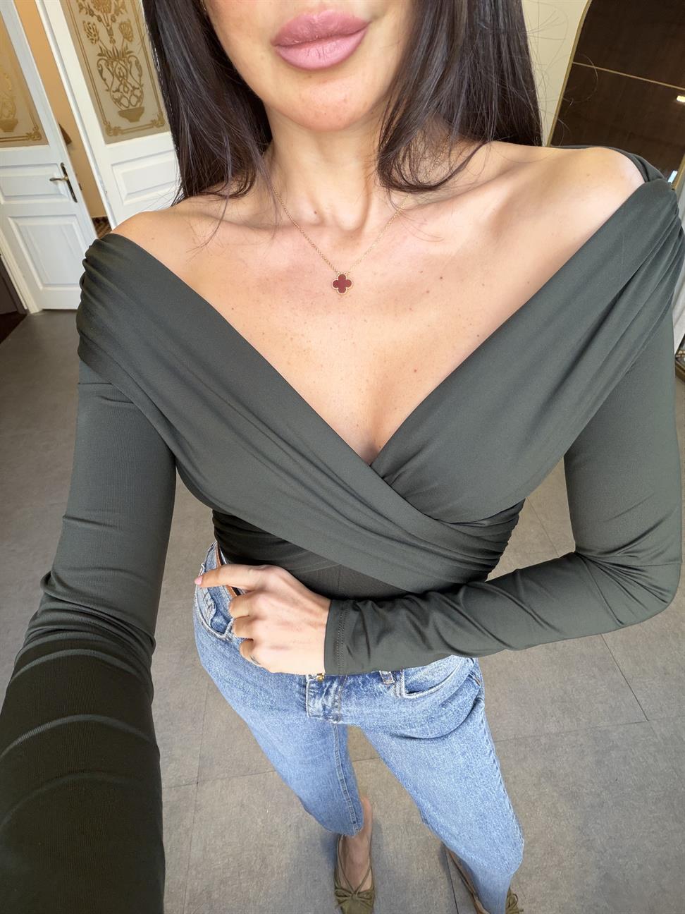 Haki Drapeli Omzu Açık Bodysuit