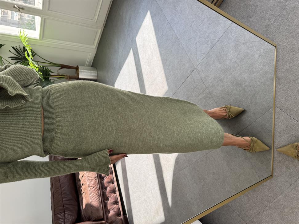 Haki Madonna Yaka Etekli Triko Takım