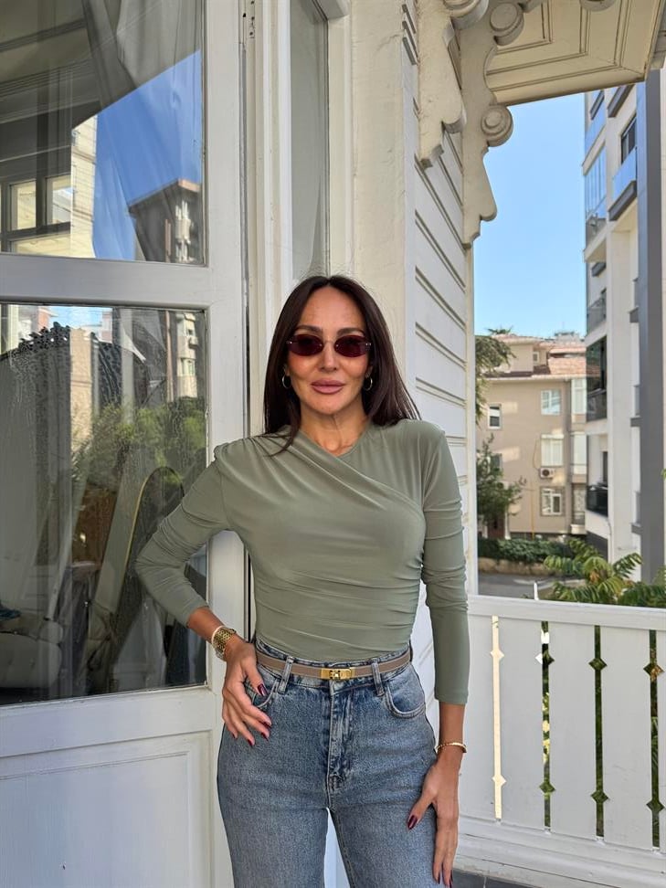 Haki Omzu Vatkalı ve Piliseli Bluz