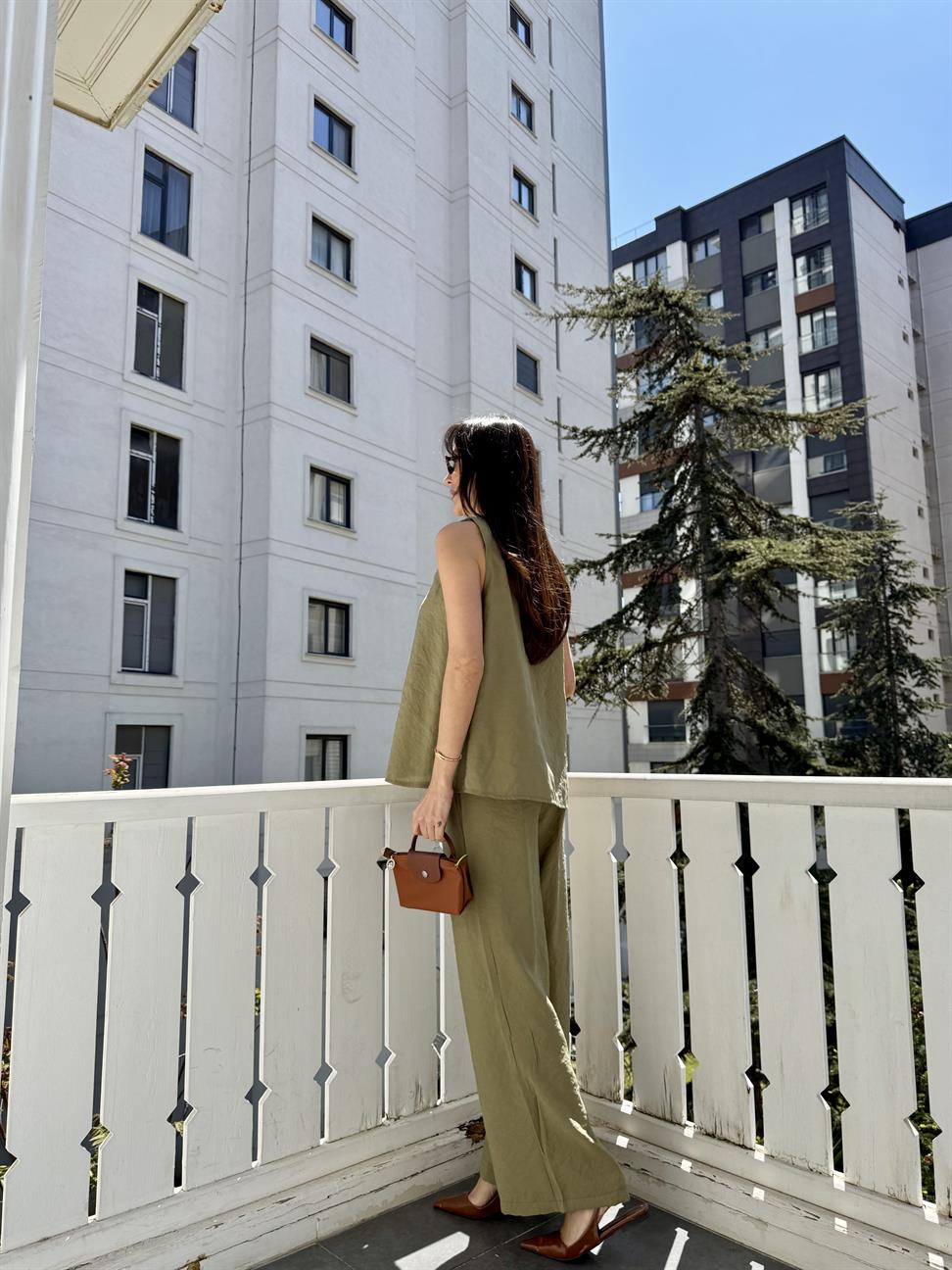 Haki V Yakalı Kolsuz Bluz Pantolon Takım