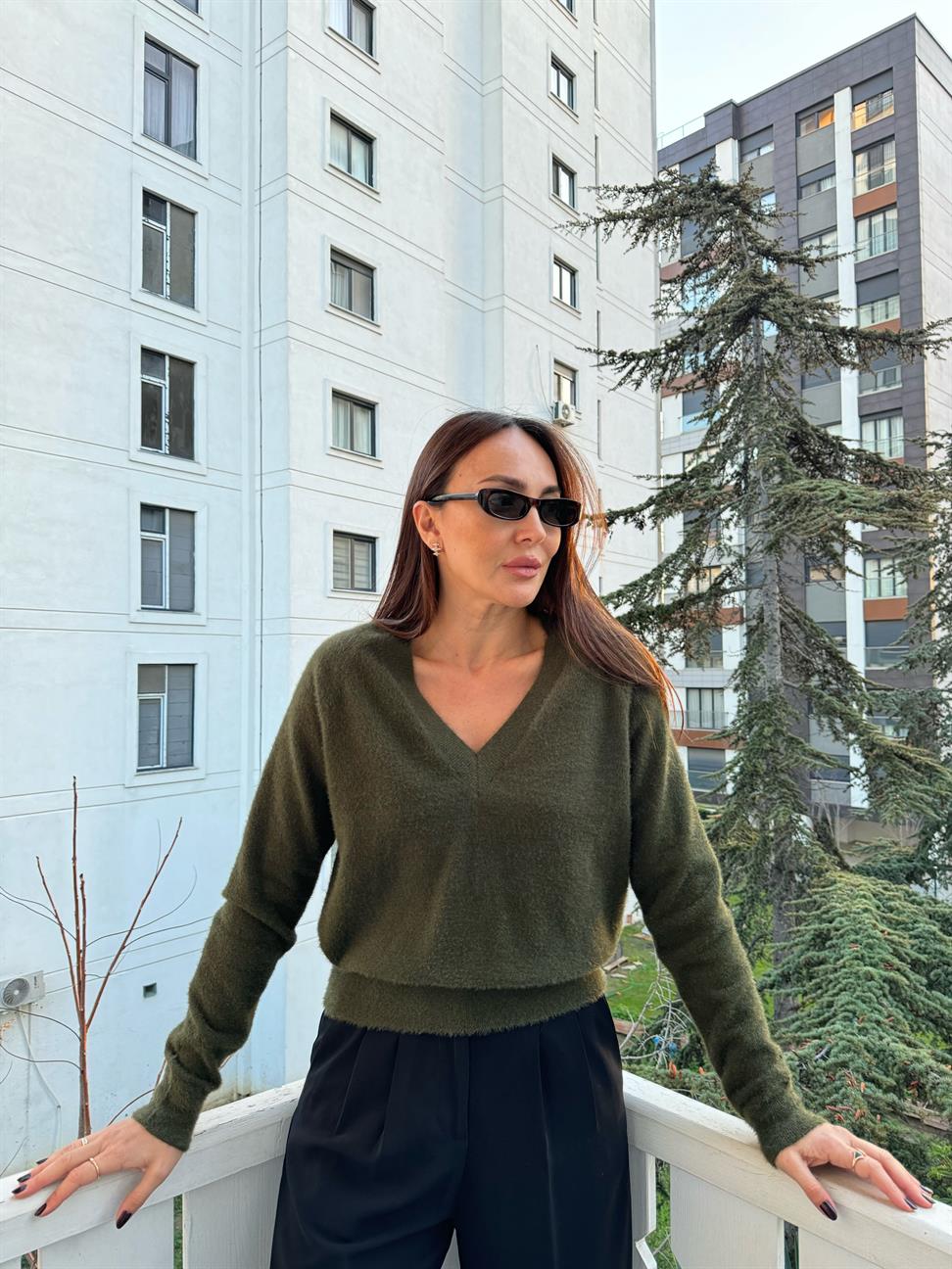 Haki V Yakalı Yumoş Kazak