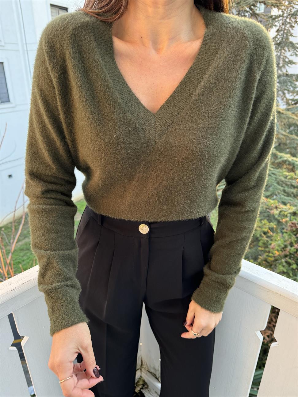 Haki V Yakalı Yumoş Kazak