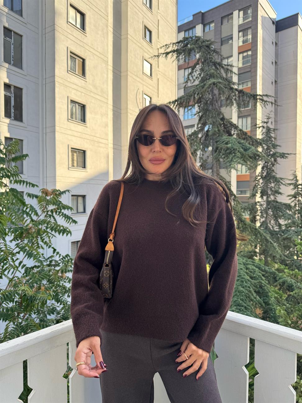 Kahve Bisiklet Yaka Yumuşak Dokulu Triko Kazak