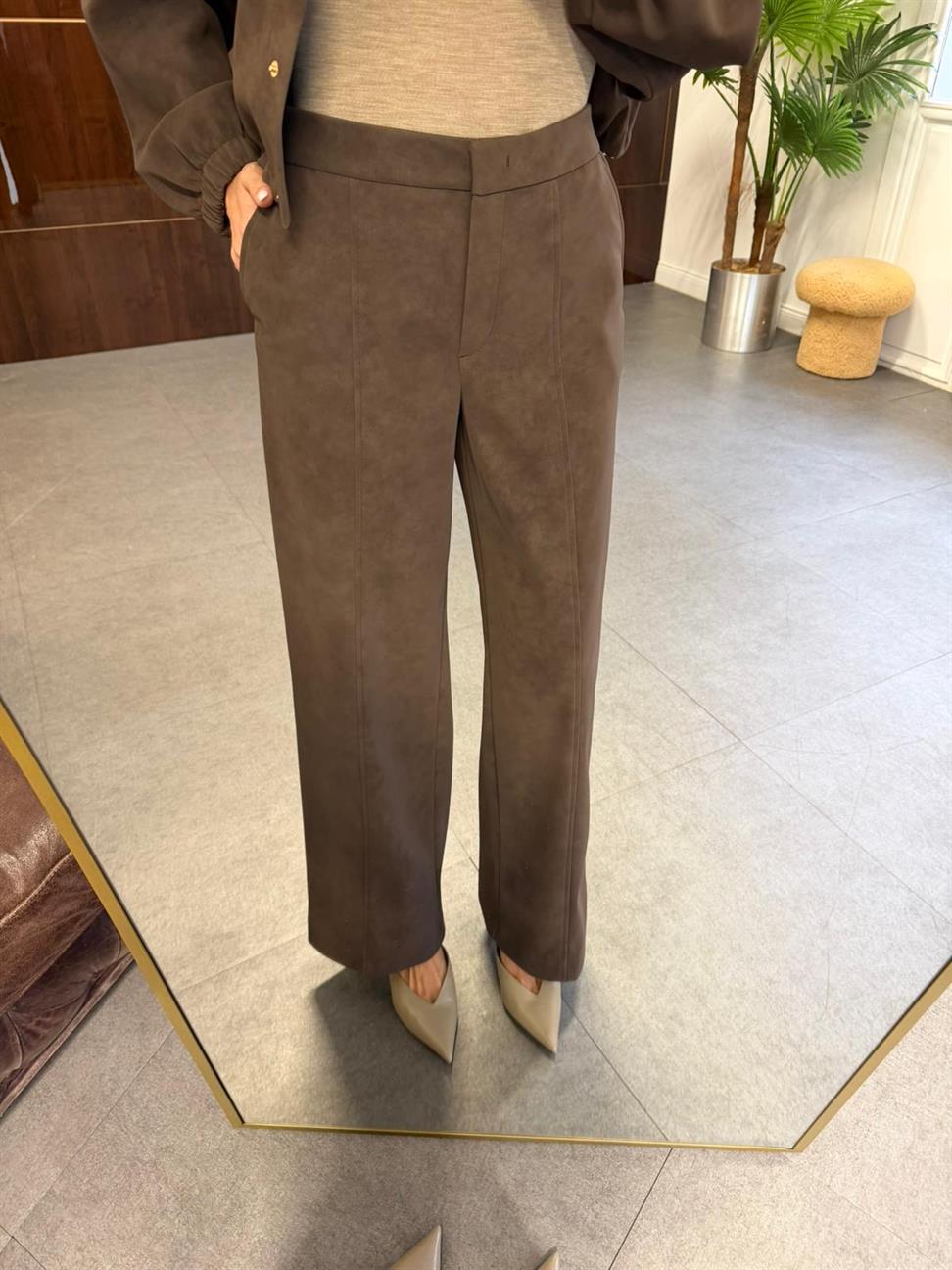 Kahve Dikiş Hatlı Düz Fit Pantolon