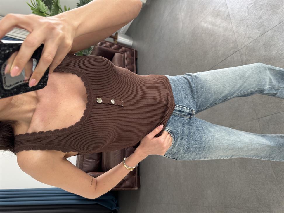Kahve Düğme Detaylı Triko Bluz