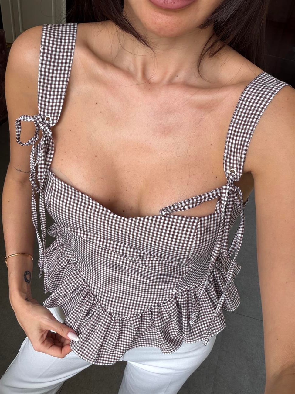 Kahve Fırfırlı Pötikare Bluz