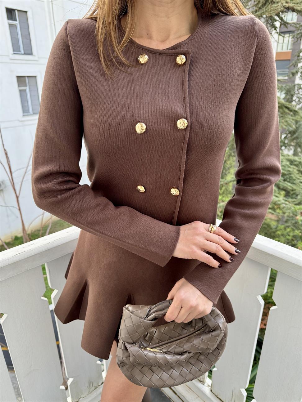 Kahve Gold Düğmeli Hırka ve Kalın Pileli Etek Takım