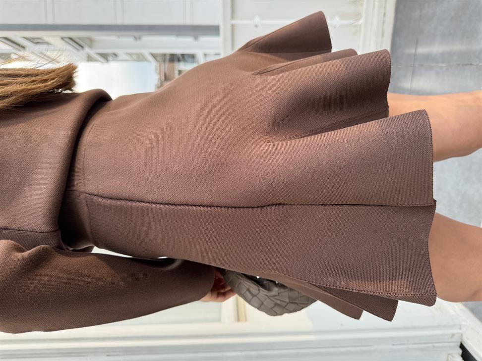 Kahve Gold Düğmeli Hırka ve Kalın Pileli Etek Takım