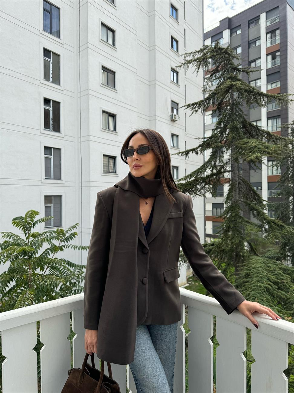 Kahve Kaşe Fular Detaylı Blazer