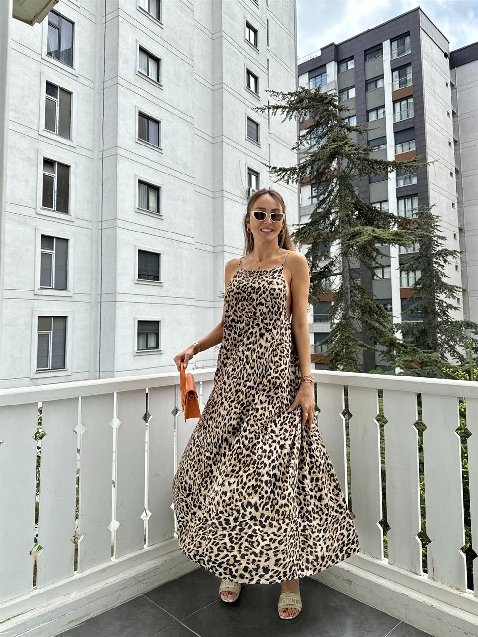 Kahve Leopar Sırt Detaylı Elbise