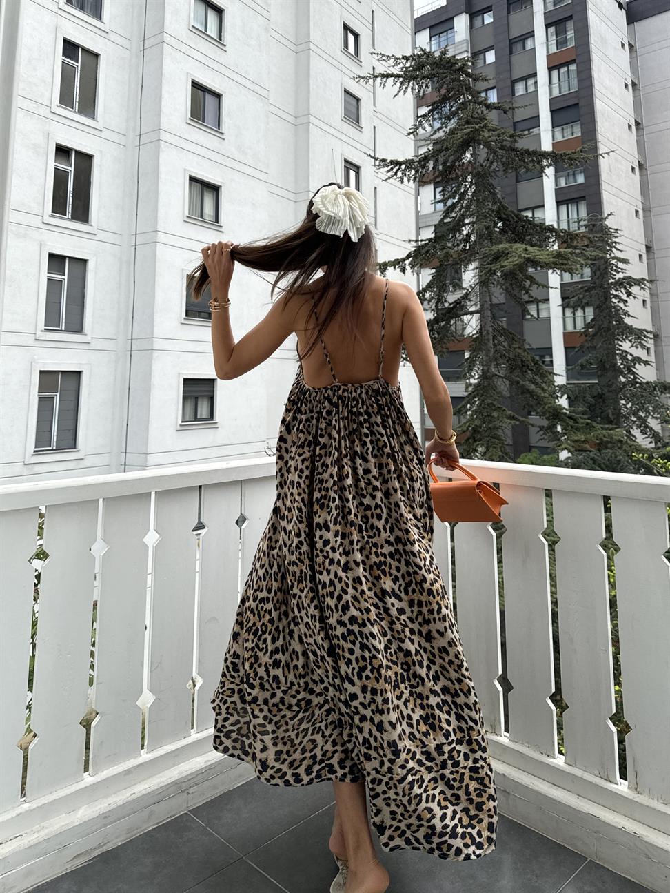 Kahve Leopar Sırt Detaylı Elbise