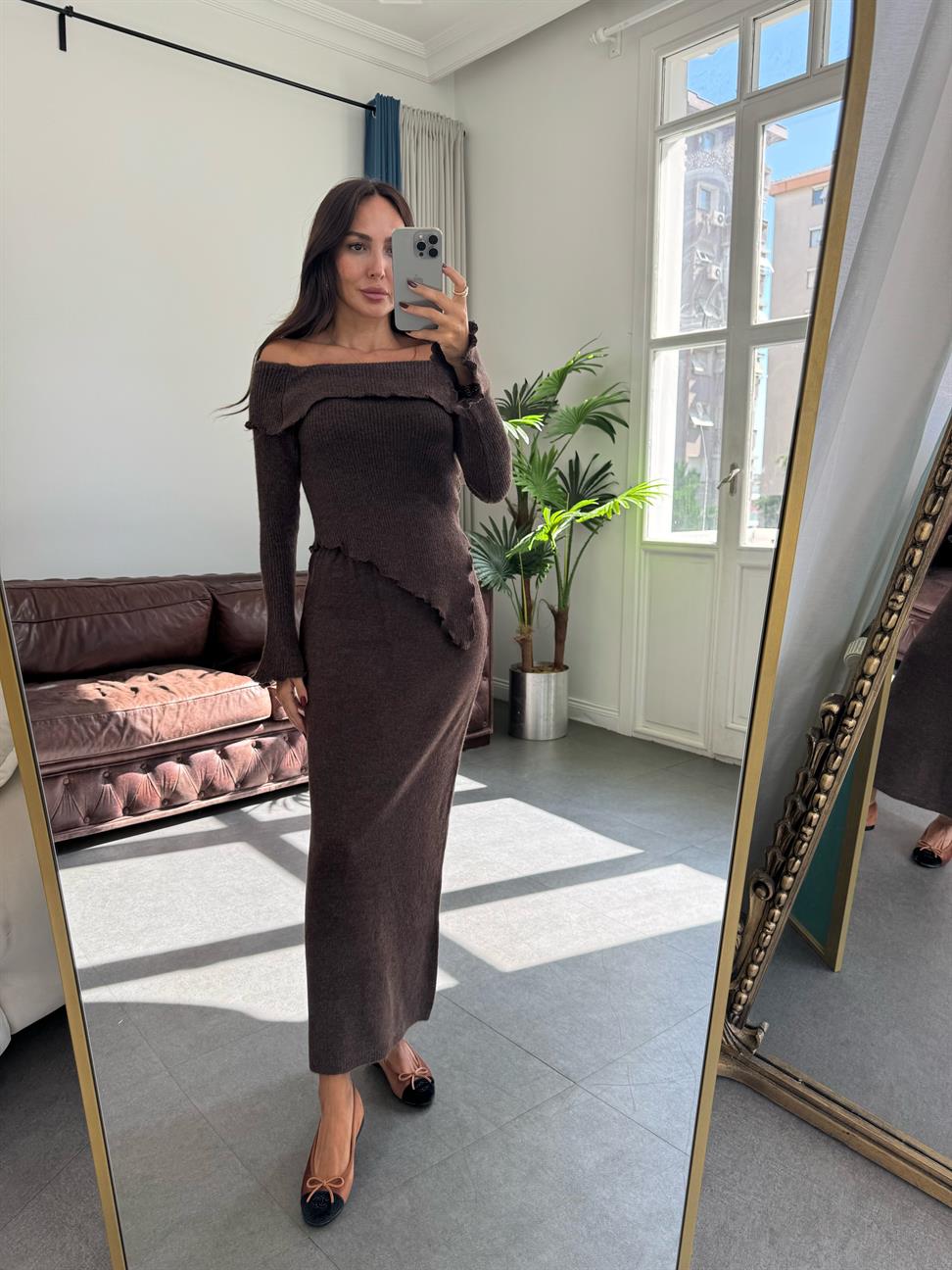 Kahve Madonna Yaka Etekli Triko Takım