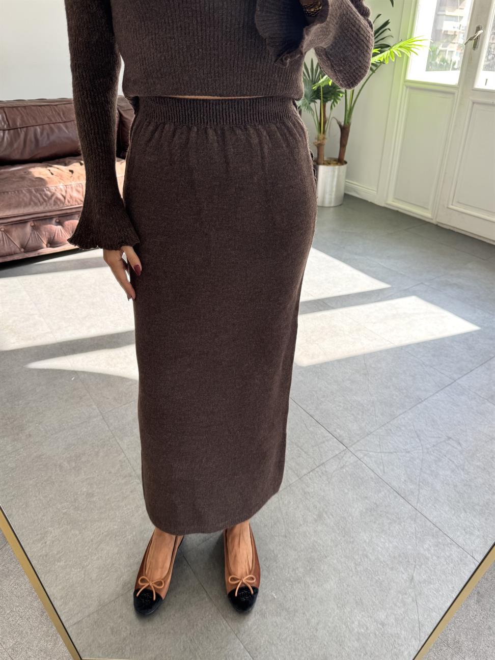 Kahve Madonna Yaka Etekli Triko Takım