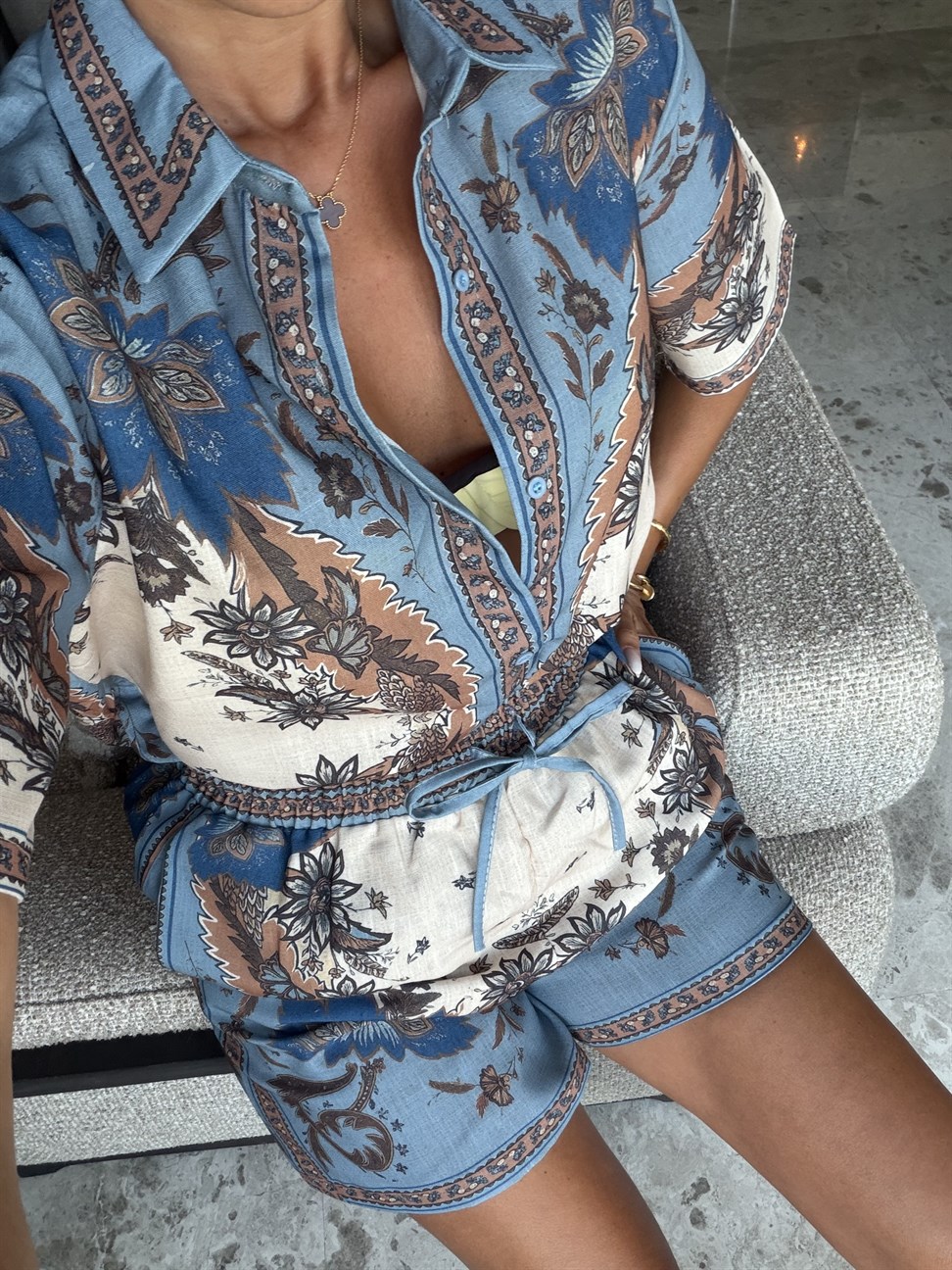 Kahve-Mavi Şortlu Şal Desenli Takım