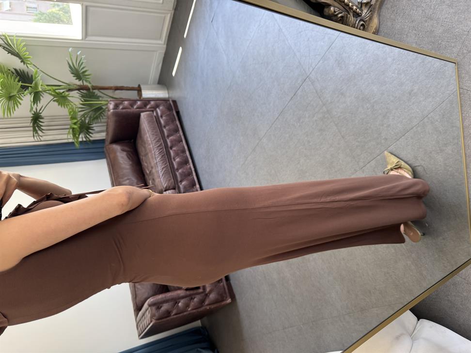 Kahve Önden Fırfırlı Uzun Elbise