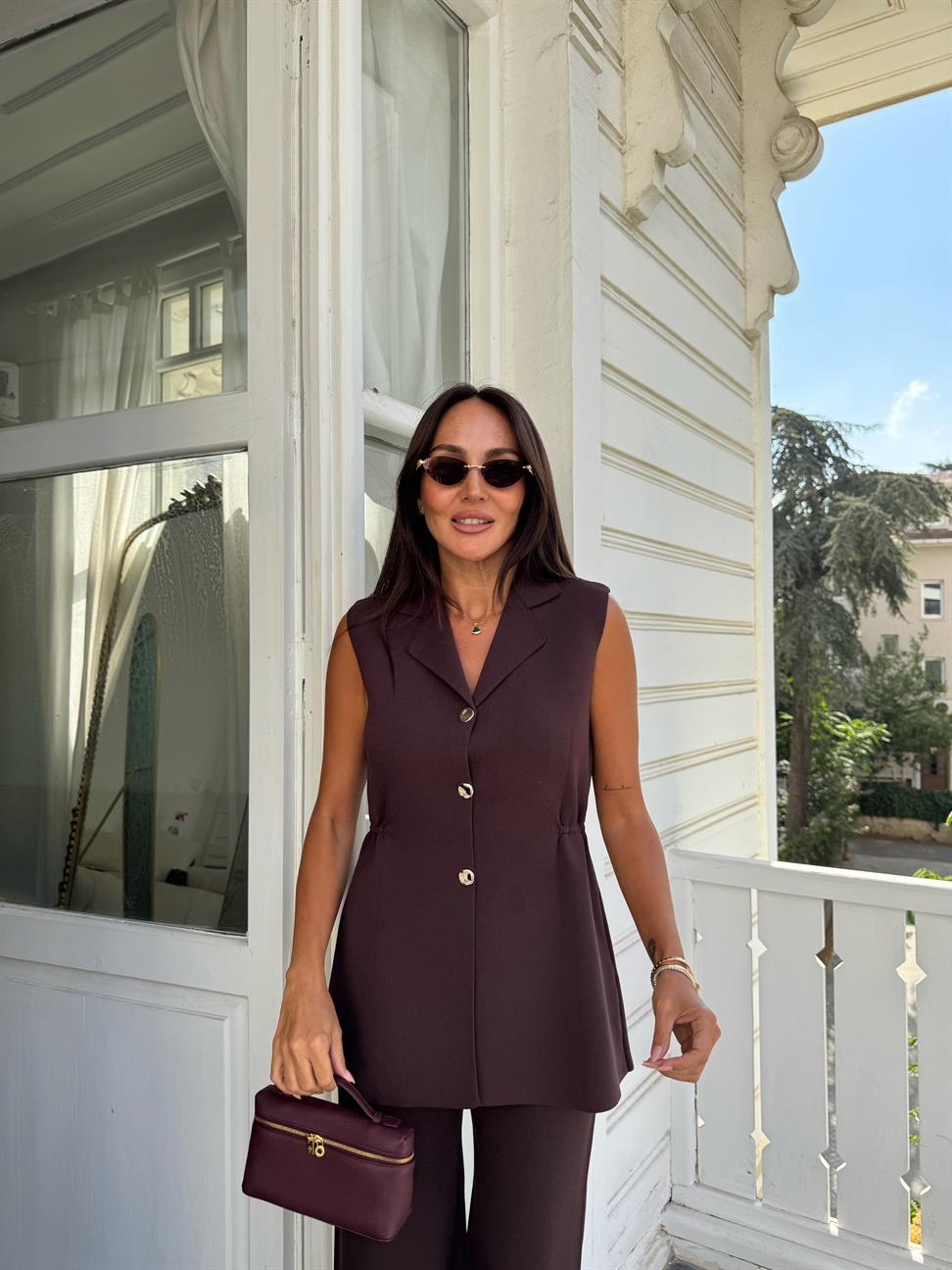 Kahve Premium Gold Düğme Yanları Büzgü Yelek