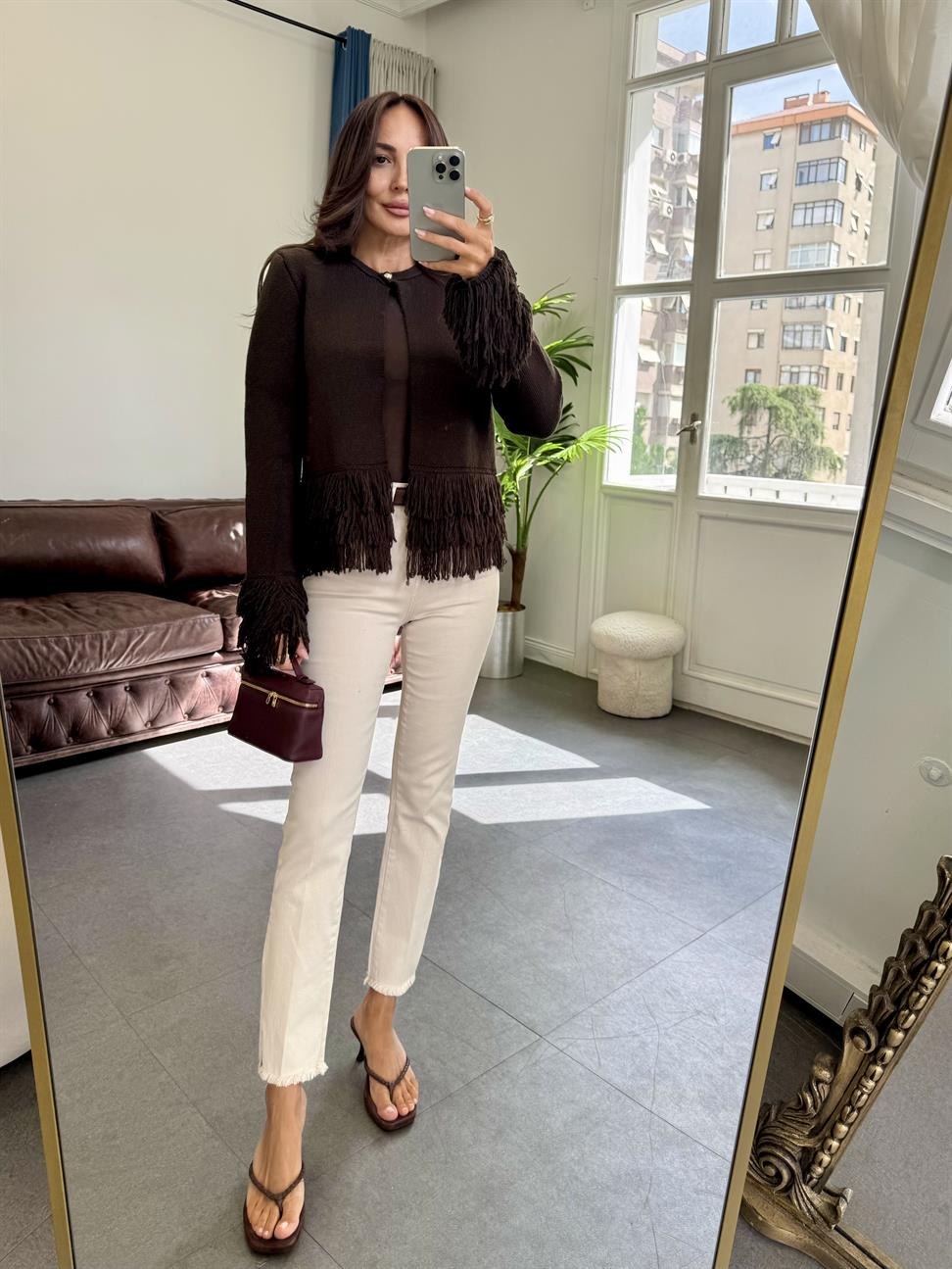 Kahve Püsküllü Düğmeli Triko Hırka