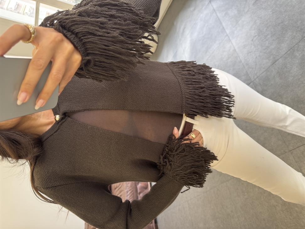 Kahve Püsküllü Düğmeli Triko Hırka