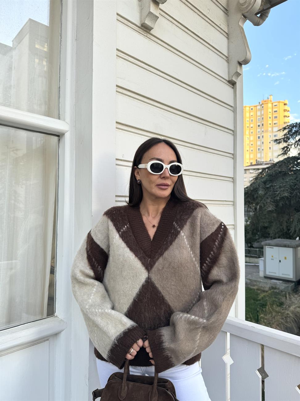 Kahve V Yaka Baklava Desen Kazak