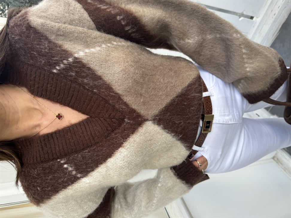 Kahve V Yaka Baklava Desen Kazak