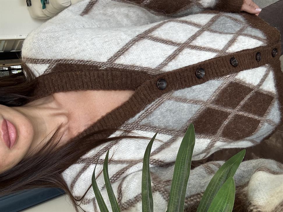 Kahve V Yaka Baklava Desenli Şardonlu Triko Hırka